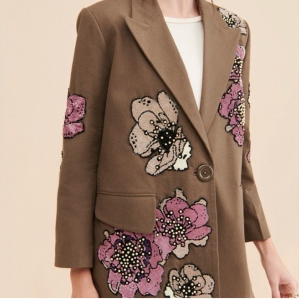 Floral Embellished Blazer
Dhruv Kapoo size Small